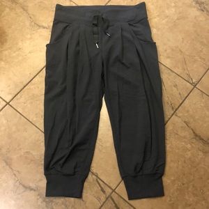 Lululemon crop joggers